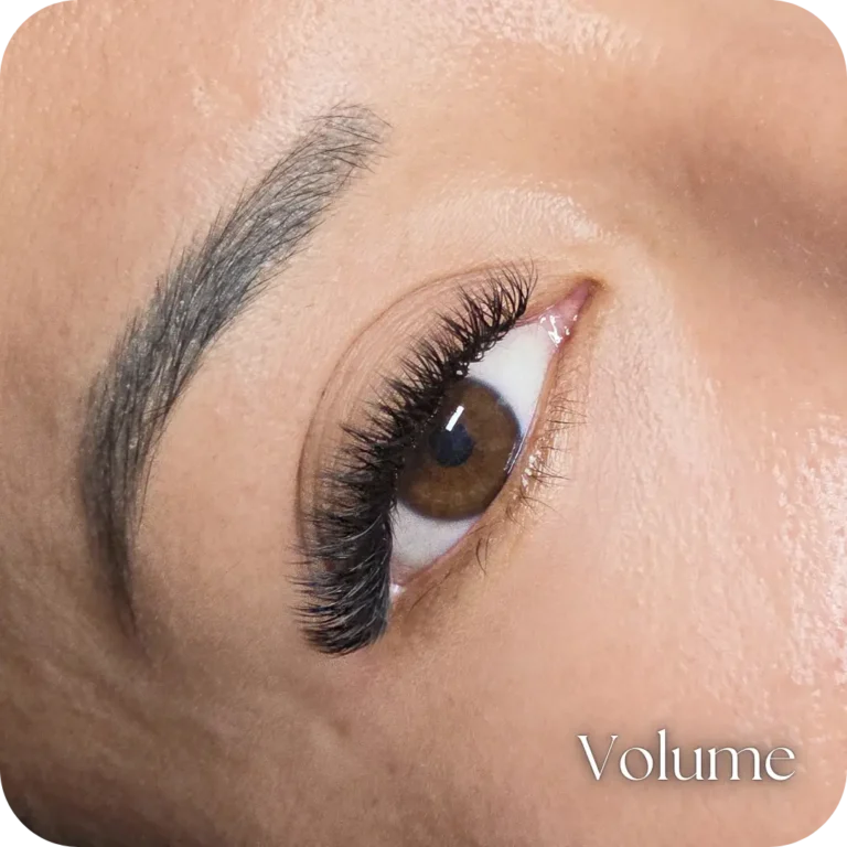 Impactante efecto de volumen con extensiones de pestañas Volumen en Playa del Carmen