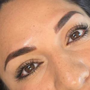 ¿Qué es el microblading? Descubre cómo transforma tus cejas (Guía 2026)