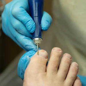 ¿Pedicure en seco o con remojo? Diferencias y cuál elegir