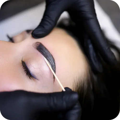 Henna y Tinte en Pestañas o Cejas en Playa del Carmen – LOVEL BEAUTY Henna o tinte en pestañas y cejas en Playa del Carmen para una mirada intensa.